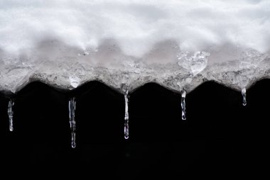 Patnitop Jammu Hindistan 'da soğuk çatılı buz barajları, kış manzarası