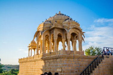 Hindistan, Rajasthan 'daki Bara Bagh Jaisalmer' de günbatımı manzarası