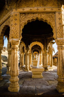 Hindistan, Rajasthan 'daki Bara Bagh Jaisalmer' de günbatımı manzarası