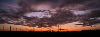Jaisalmer çöl bölgesinde yel değirmenleri, Bara bagh Jaisalmer, Rajasthan Hindistan manzaralı