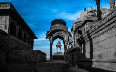 Hindistan, Rajasthan 'daki Bara Bagh Jaisalmer' de günbatımı manzarası
