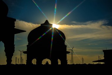 Hindistan, Rajasthan 'daki Bara Bagh Jaisalmer' de günbatımı manzarası