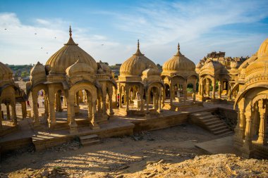 Hindistan, Rajasthan 'daki Bara Bagh Jaisalmer' de günbatımı manzarası