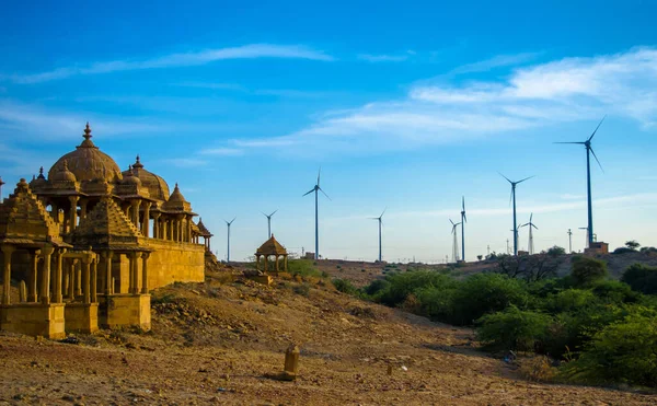 Hindistan, Rajasthan 'daki Bara Bagh Jaisalmer' de günbatımı manzarası
