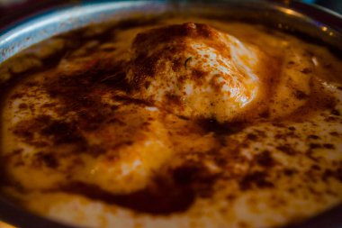 Lezzetli Rajasthani Dahi bhalla Ünlü Rajasthani Tabağı