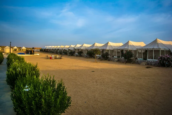 Sam Sand Dunes 'da çöl kampı Jaisalmer Rajasthan' ın dışında.