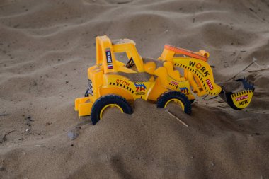 JCB Oyuncak Gönderme, İnşaat Oyuncakları üzerine çalışıyor