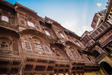 Mehrangarh ya da Mehran Kalesi, Jodhpur, Rajasthan 'da, Hindistan' ın en büyük kalelerinden biridir..