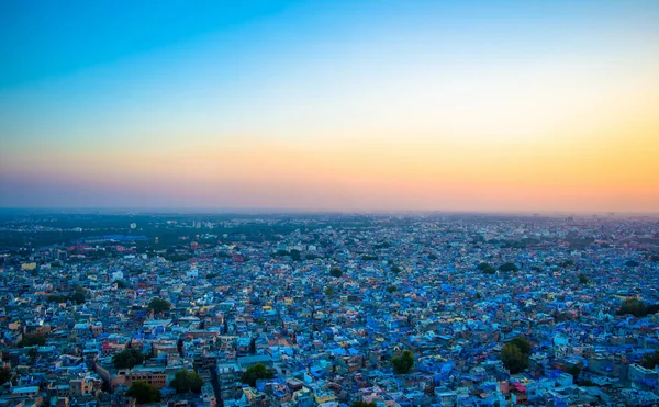 Mehrangarh ya da Mehran Kalesi 'nin tepesinden Jodhpur şehri hava görüntüsü