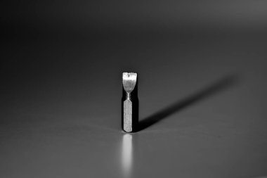 Beyaz arkaplanda izole edilmiş farklı vida biti türleri.