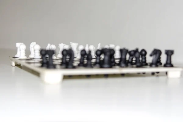 Шахматная Доска Фигурами Белом Фоне — стоковое фото