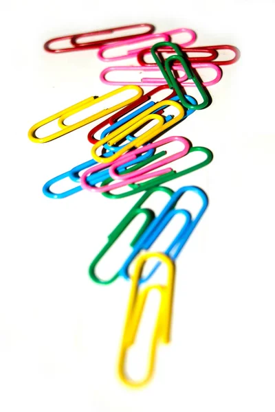 Push Pins Paper Clips Different Colors Isolated White Fone — стоковое фото