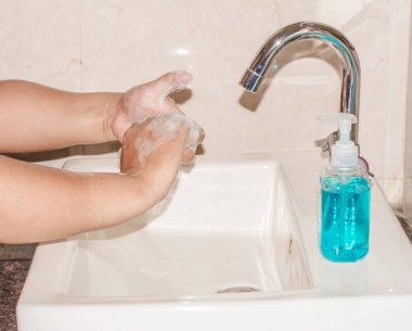 El hijyeni, Corona virüsünü önleme, ellerini yıkama sabunu. Ellerini sık sık yıkarak koruma.