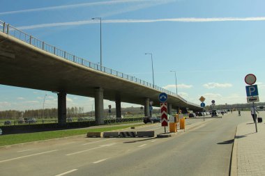 Yeşil kapının manzarası Ve köprü 