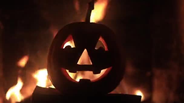 Calabaza Halloween Con Cara Miedo Fondo Fuego — Vídeo de stock