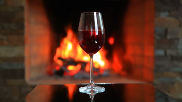 Bodega Con Vino Tinto Cerca Una Chimenea — Vídeos de Stock