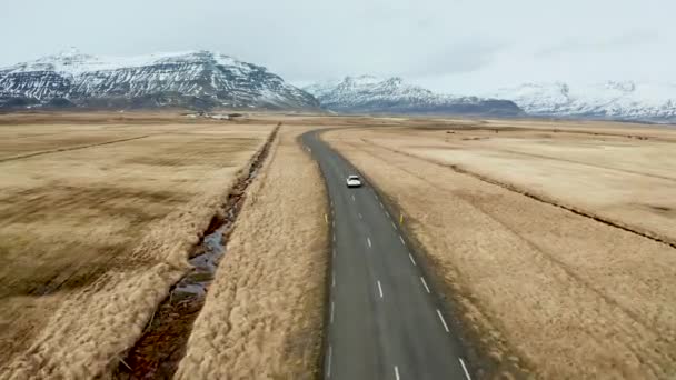 Piękna Droga Wulkanicznym Krajobrazie Islandii Dron Lecący Samochodem — Wideo stockowe