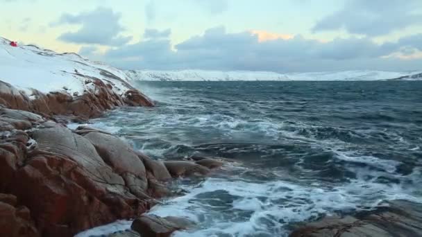 Dramatische Lucht Boven Stormachtige Zee Het Noorden — Stockvideo