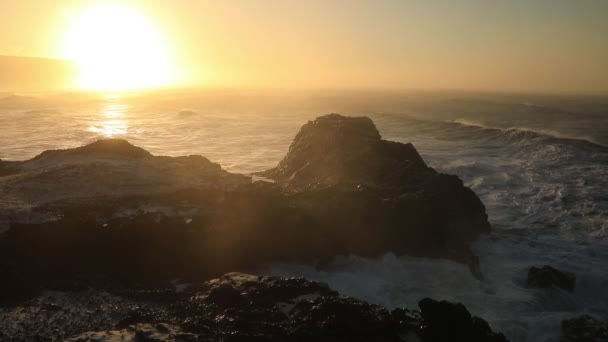 Sturmwellen Kap Dyrholaey Island Stürmischer Sonnenaufgang — Stockvideo