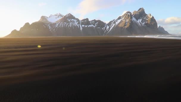 Sonnenuntergang Vestrahorn Und Strand Von Stokksnes Island — Stockvideo