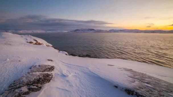Pôr Sol Costa Coberta Neve Mar Barents — Vídeo de Stock