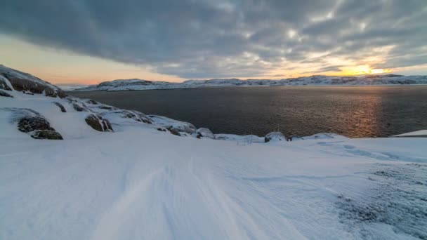 Pôr Sol Costa Coberta Neve Mar Barents — Vídeo de Stock