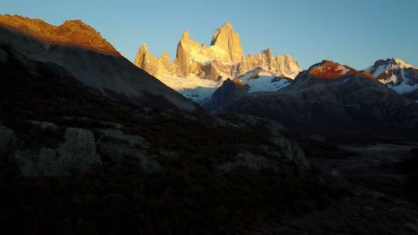 Vista Del Monte Fitz Roy Desde Aire Otoño Amanecer Patagonia — Vídeo de stock