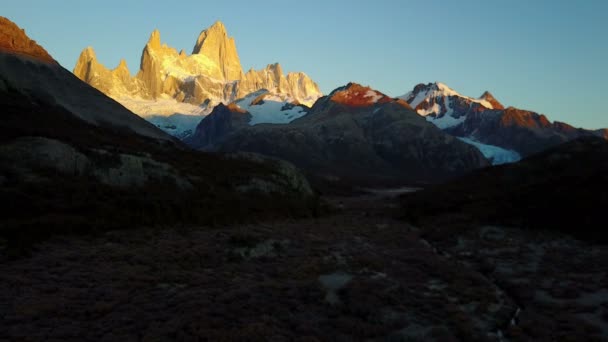 Vista Del Monte Fitz Roy Desde Aire Amanecer Otoño Patagonia — Vídeo de stock