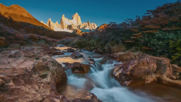 太阳升起灯的菲茨 罗伊山 阿根廷巴塔哥尼亚Los Glaciares国家公园 — 图库视频影像