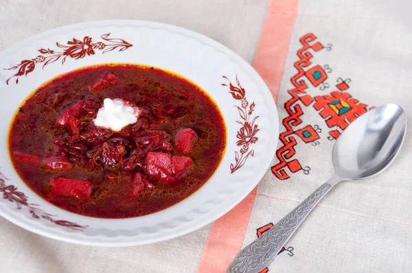 Ukraina Borsch Terbuat Dari Bit Dengan Krim Asam Atas Meja — Stok Foto