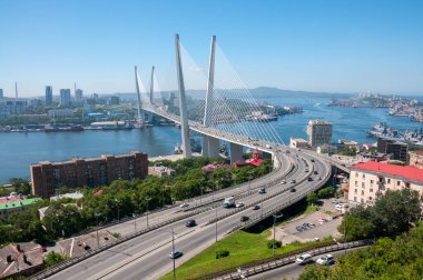 Rusya, Vladivostok, Temmuz 2018: Vladivostok 'taki Altın Köprü manzarası
