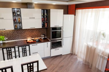 Mutfak ve oturma odası.