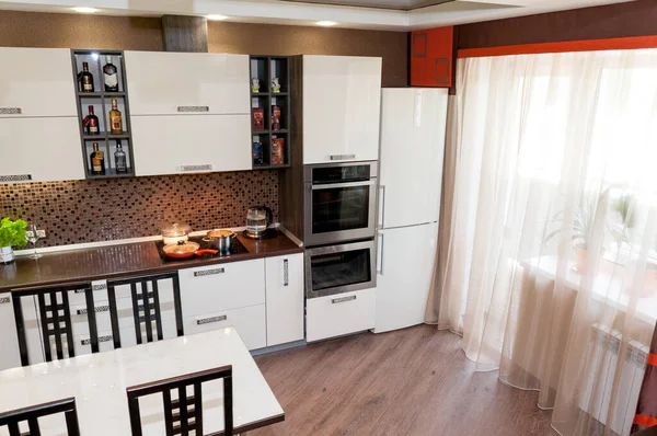 Mutfak ve oturma odası.