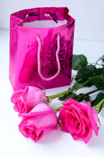 Package Gift Three Pink Roses — Stock Photo, Image