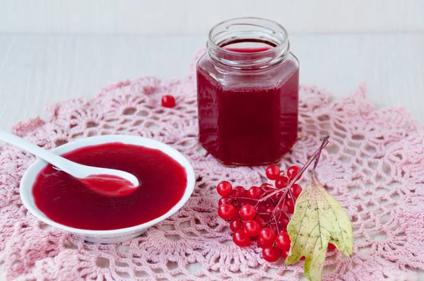 Hayat Viburnum Dan Bir Kavanoz Reçel — Stok fotoğraf