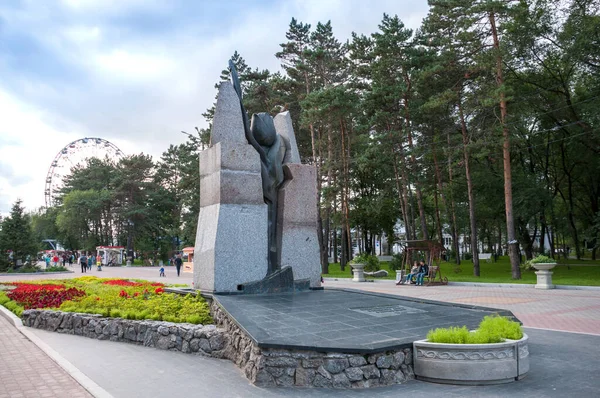 Rusya, Khabarovsk, Ağustos 2019: Khabarovsk şehir parkındaki siyah lale anıtı