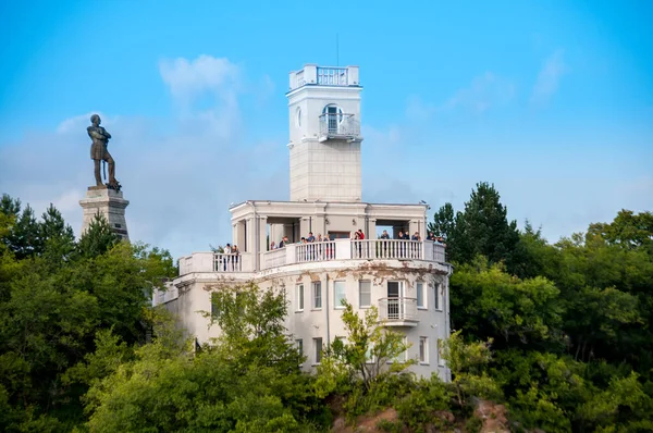 Rusya, Khabarovsk, Ağustos 2019: Khabarovsk şehrindeki Amur Nehri kıyısındaki Muravyov-Amursky anıtı