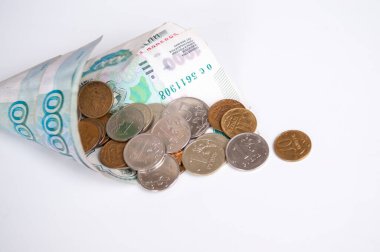 Bin rubleden yapılmış plastik torbadan.