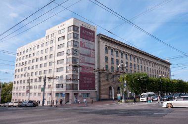 Rusya, Khabarovsk, 8 Ağustos 2019: Khabarovsk şehrindeki Central Caddesi 'ndeki Uzak Doğu Yönetim Enstitüsü' nün inşaatı