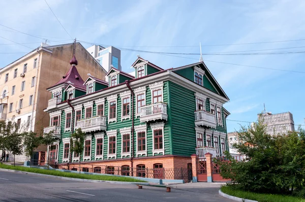俄罗斯 哈巴罗夫斯克 2019年8月8日 修复哈巴罗夫斯克市中心的木制漂亮房子 — 图库照片