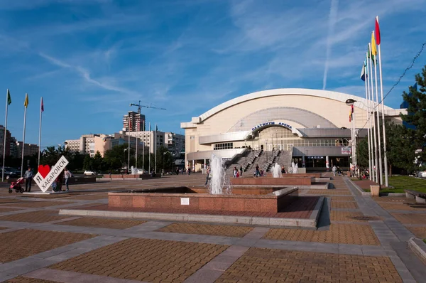 俄罗斯 哈巴罗夫斯克 2019年8月8日 在哈巴罗夫斯克市建造白金体育馆和娱乐场 — 图库照片