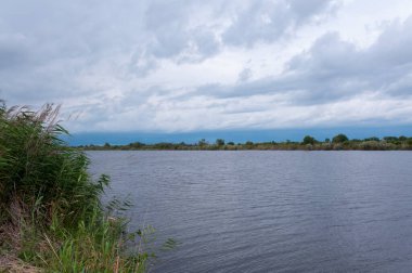 Nehrin üzerindeki bulutlar