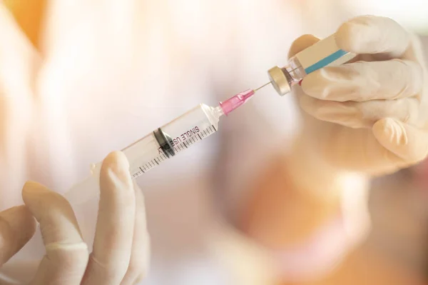 Seringue Injection Médicale Main Avec Équipement Vaccination Dose Médicamenteuse Avec — Photo