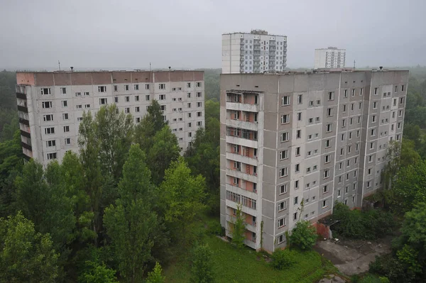 Huizen Verlaten Spookstad Pripyat Post Apocalyptische Stad Zomerseizoen Tsjernobyl Uitsluitingszone — Stockfoto