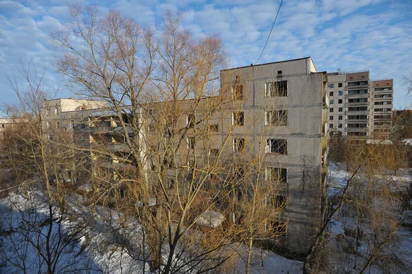 Дом Заброшенном Городе Призраке Припять Постапокалиптический Город Зимний Сезон Чернобыльской — стоковое фото