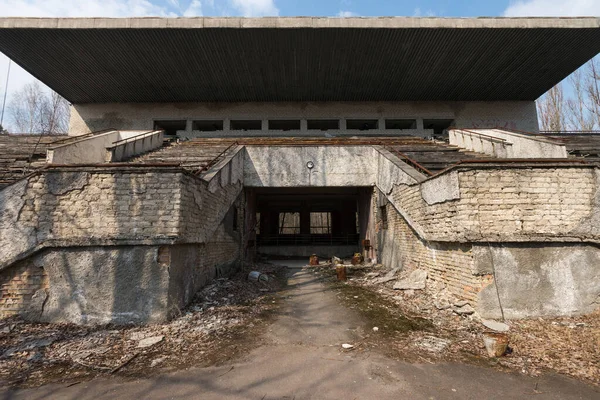 Pripyat hayalet kasabasındaki terk edilmiş stadyum, kıyamet sonrası şehir, Çernobil Yasaklama Bölgesi, Ukrayna