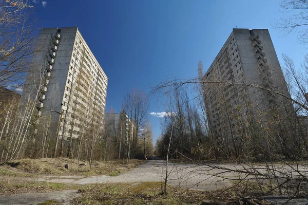 Straat Verlaten Spookstad Pripyat Post Apocalyptische Stad Voorjaarsseizoen Tsjernobyl Uitsluitingszone — Stockfoto