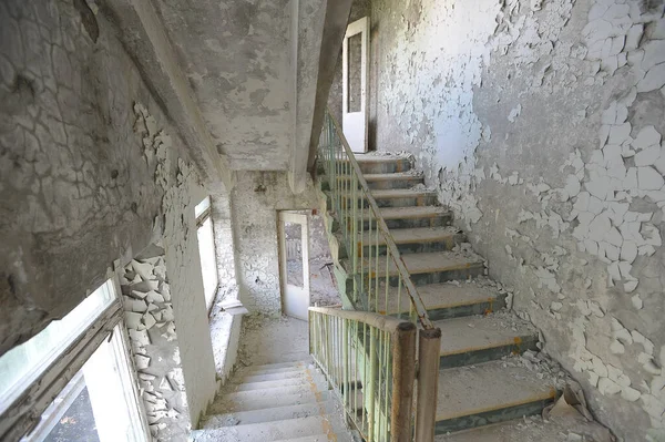 Trappenhuis Van Verlaten Hotel Spookstad Pripyat Oude Trap Tsjernobyl Zone — Stockfoto