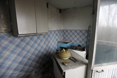Terk edilmiş bir daire, Pripyat 'ta mutfak, Çernobil bölgesi, Ukrayna