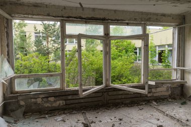 Çernobil, Pripyat, Ukrayna 'daki anaokulundaki pencere.
